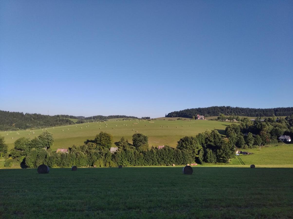 Villa Celoroční GLAMPING v pohodlném domečku Výprachtice Esterno foto